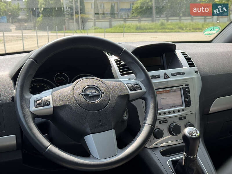 Минивэн Opel Zafira 2012 в Львове