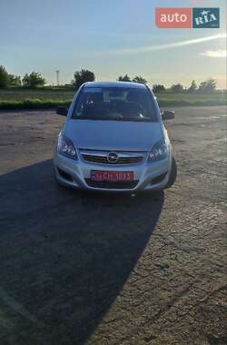 Минивэн Opel Zafira 2010 в 