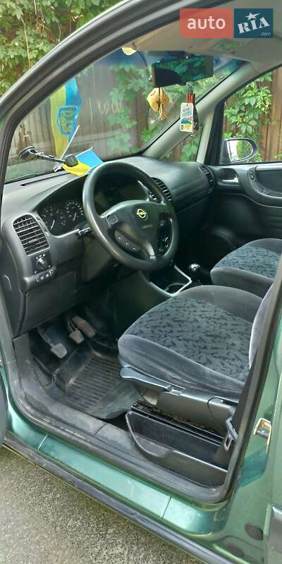Минивэн Opel Zafira 2000 в 