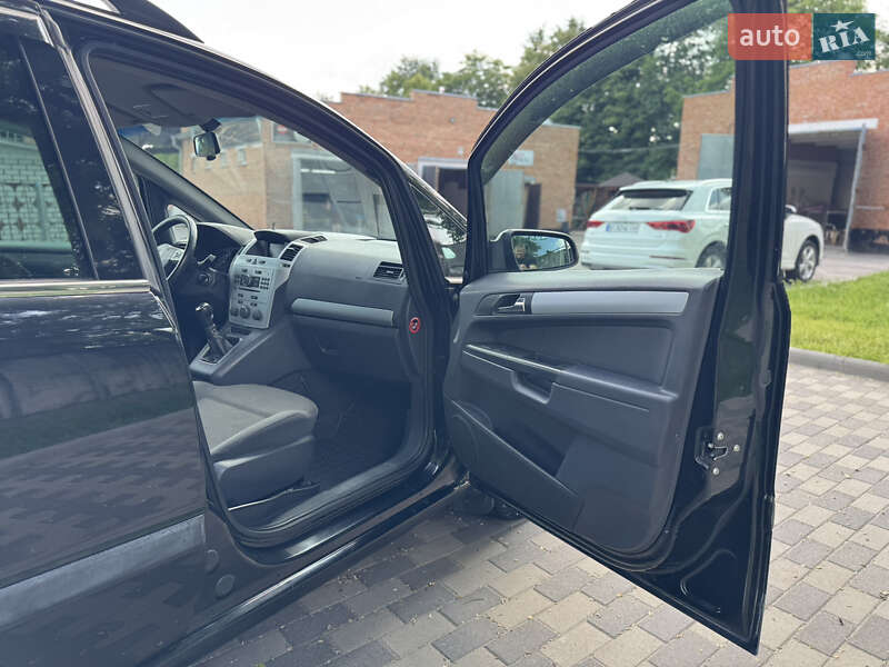 Мінівен Opel Zafira 2009 в Лубнах