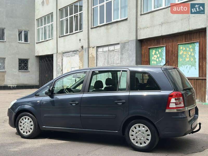 Минивэн Opel Zafira 2008 в Ровно
