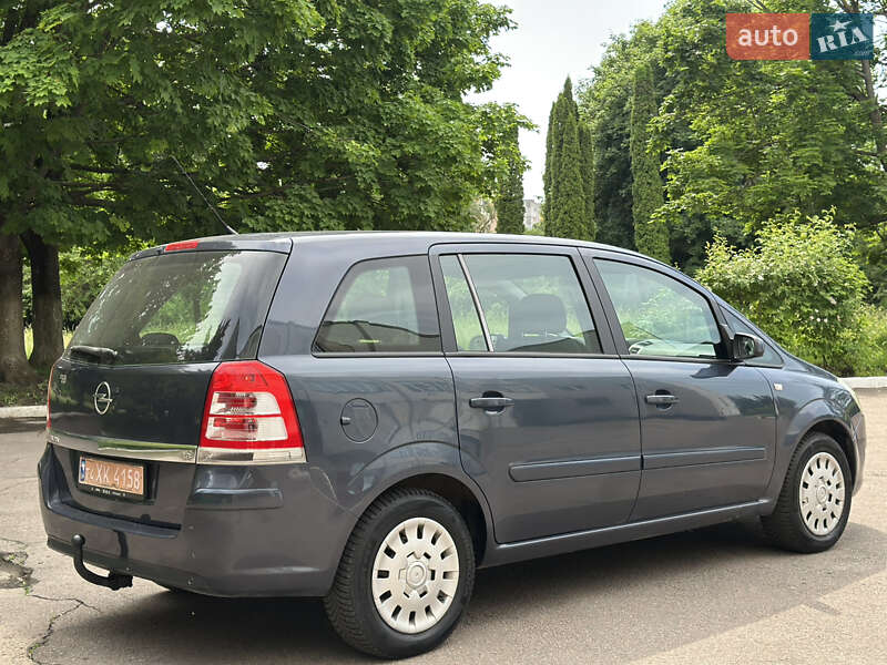Минивэн Opel Zafira 2008 в Ровно