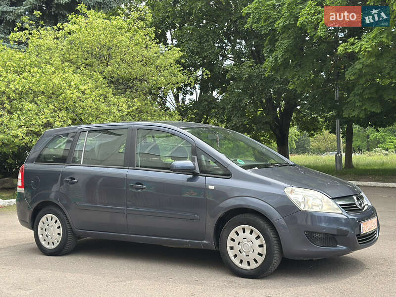 Минивэн Opel Zafira 2008 в Ровно