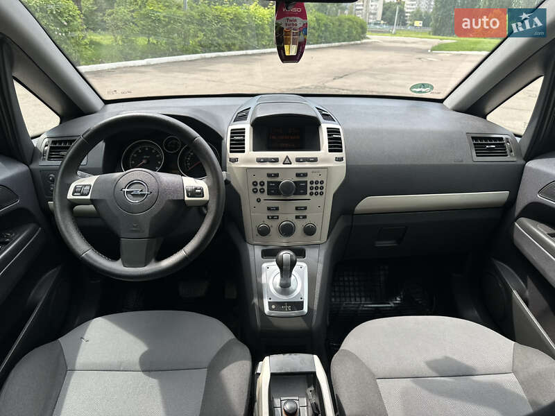 Минивэн Opel Zafira 2008 в Ровно