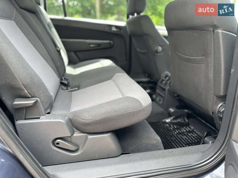 Минивэн Opel Zafira 2008 в Ровно