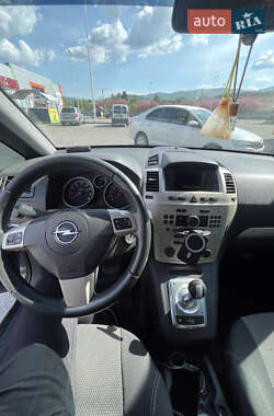 Минивэн Opel Zafira 2008 в 