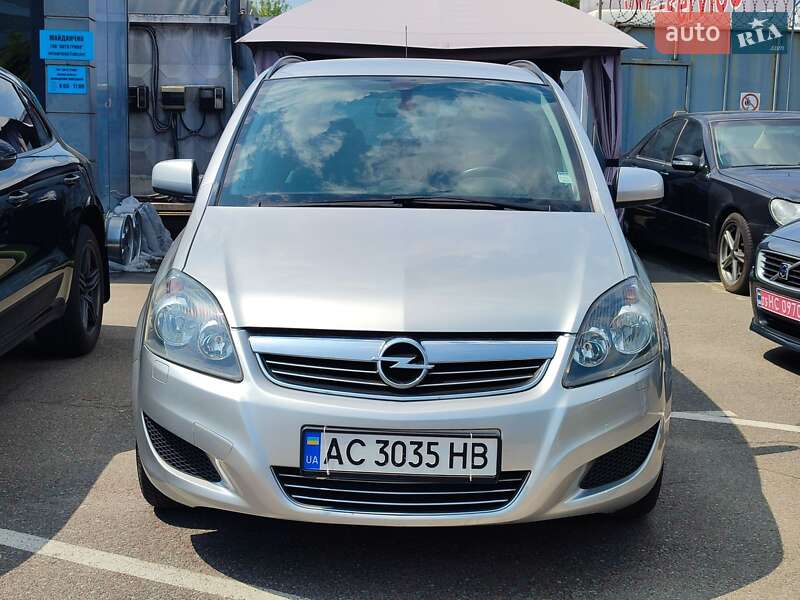Минивэн Opel Zafira 2011 в Киеве