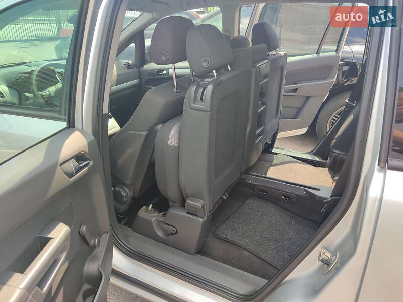 Минивэн Opel Zafira 2011 в Киеве