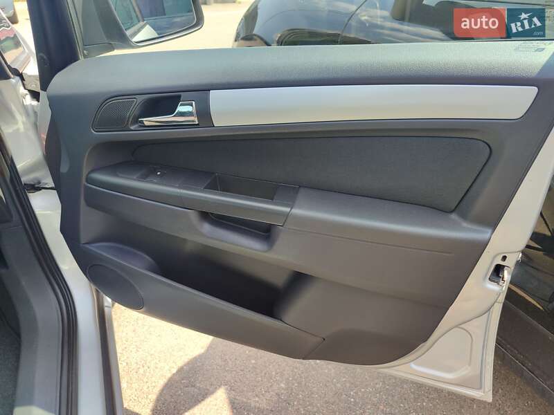 Минивэн Opel Zafira 2011 в Киеве