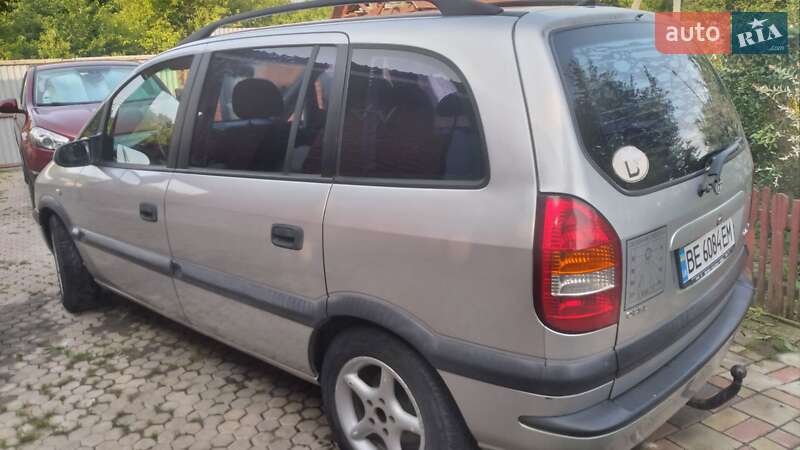 Мінівен Opel Zafira 2000 в Ужгороді