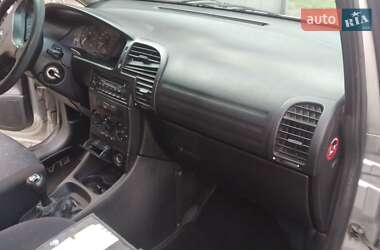 Мінівен Opel Zafira 2000 в 