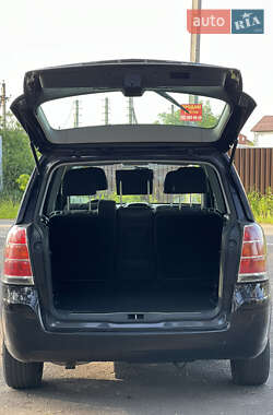 Минивэн Opel Zafira 2006 в 