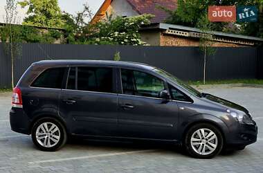 Минивэн Opel Zafira 2010 в 