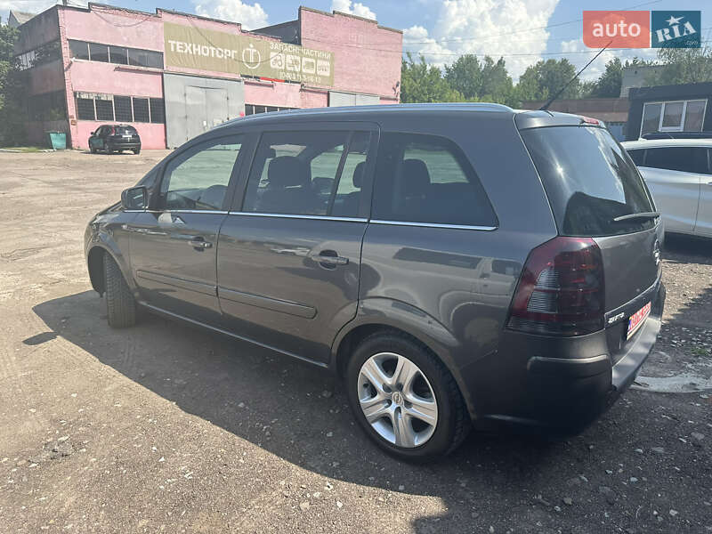 Минивэн Opel Zafira 2010 в Нежине