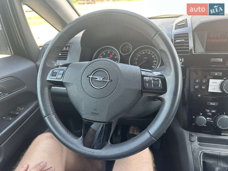 Минивэн Opel Zafira 2010 в Нежине