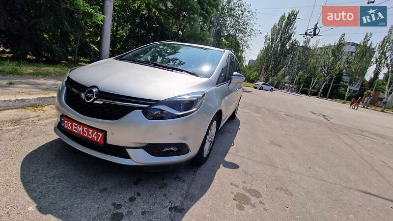 Минивэн Opel Zafira 2018 в 