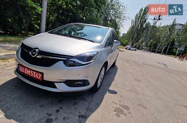 Минивэн Opel Zafira 2018 в 
