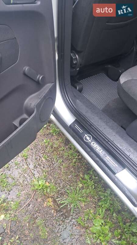 Минивэн Opel Zafira 2011 в Луцке