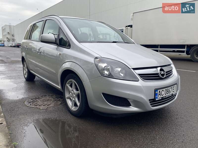Минивэн Opel Zafira 2011 в Луцке