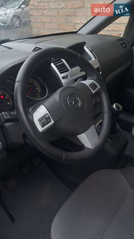 Минивэн Opel Zafira 2011 в Луцке