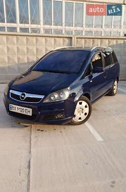 Минивэн Opel Zafira 2005 в Нетешине