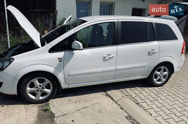 Минивэн Opel Zafira 2010 в 