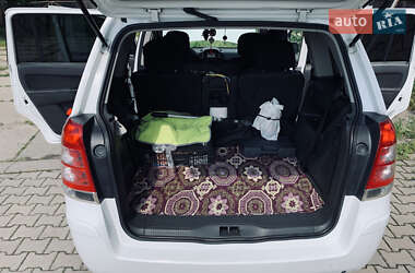 Минивэн Opel Zafira 2010 в 