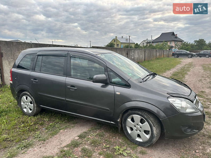 Минивэн Opel Zafira 2011 в Радехове