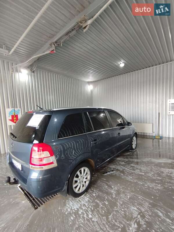 Минивэн Opel Zafira 2008 в Баре