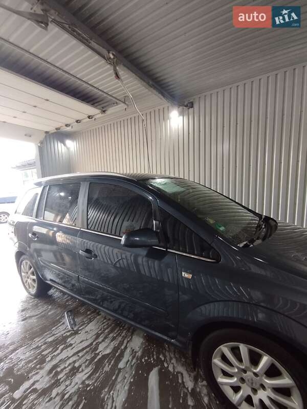 Минивэн Opel Zafira 2008 в Баре
