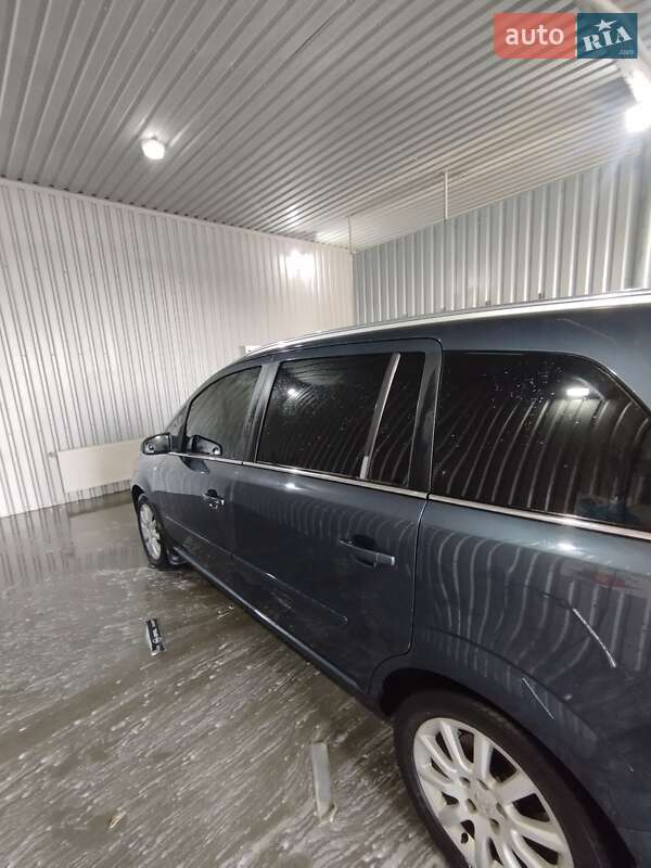 Минивэн Opel Zafira 2008 в Баре