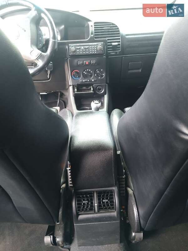 Мінівен Opel Zafira 2002 в Рівному