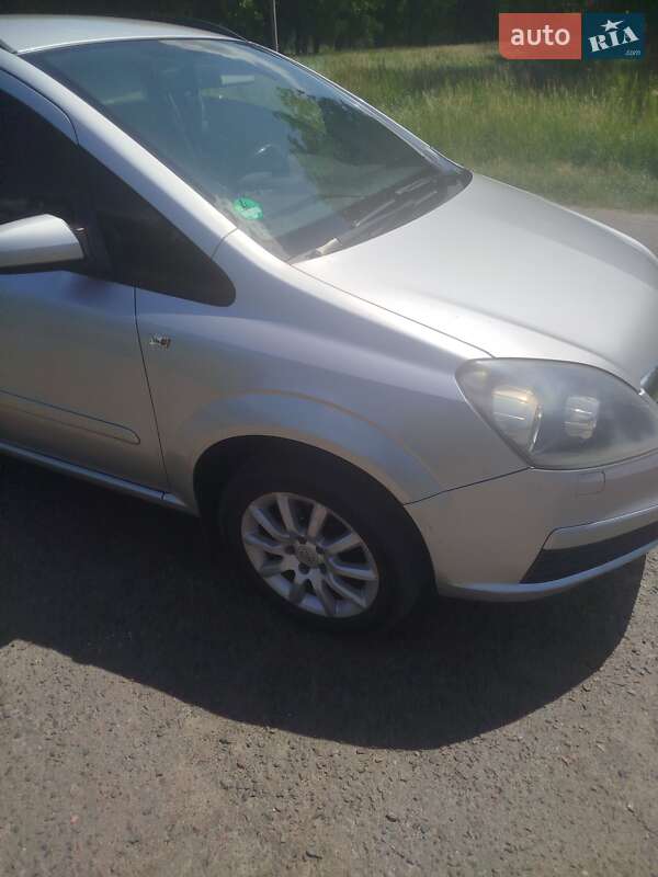 Минивэн Opel Zafira 2006 в Ямполе