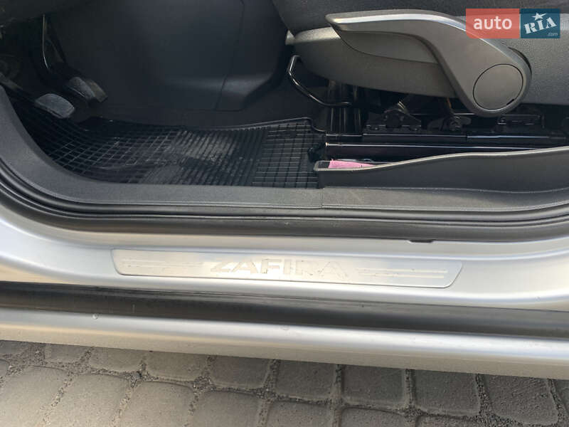 Минивэн Opel Zafira 2006 в Луцке