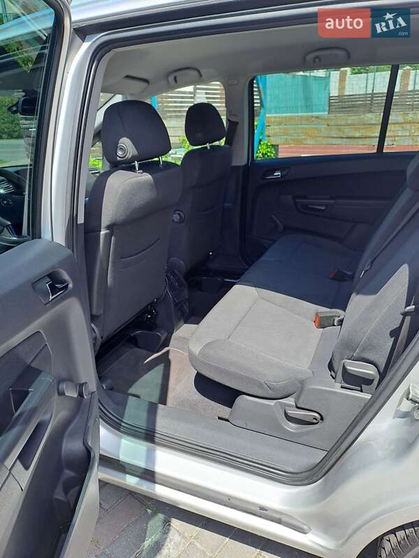 Мінівен Opel Zafira 2010 в Луцьку