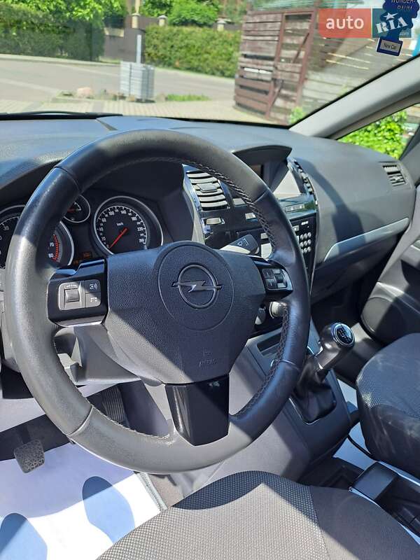 Мінівен Opel Zafira 2010 в Луцьку