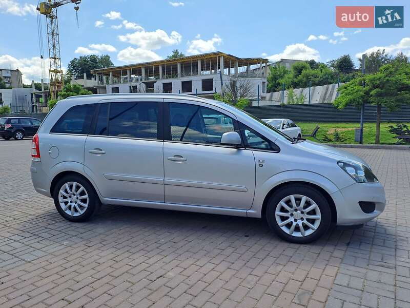 Мінівен Opel Zafira 2010 в Луцьку