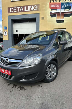 Минивэн Opel Zafira 2010 в Луцке