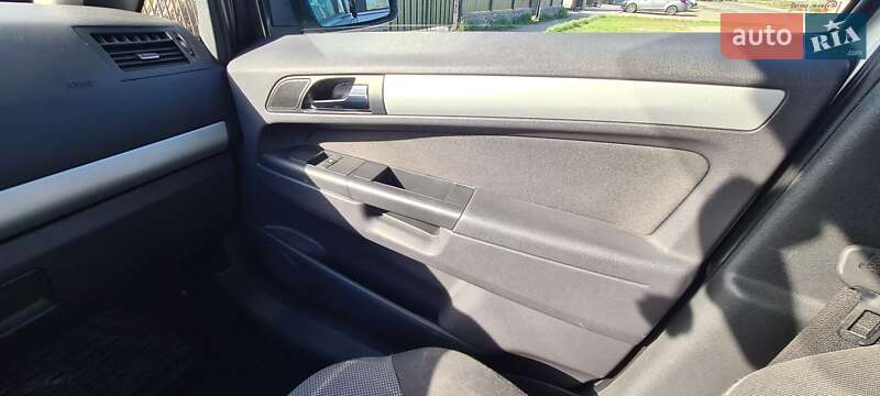 Мінівен Opel Zafira 2011 в Лисянці