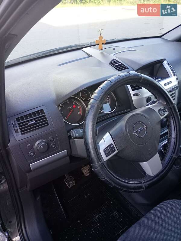Минивэн Opel Zafira 2010 в Вышгороде