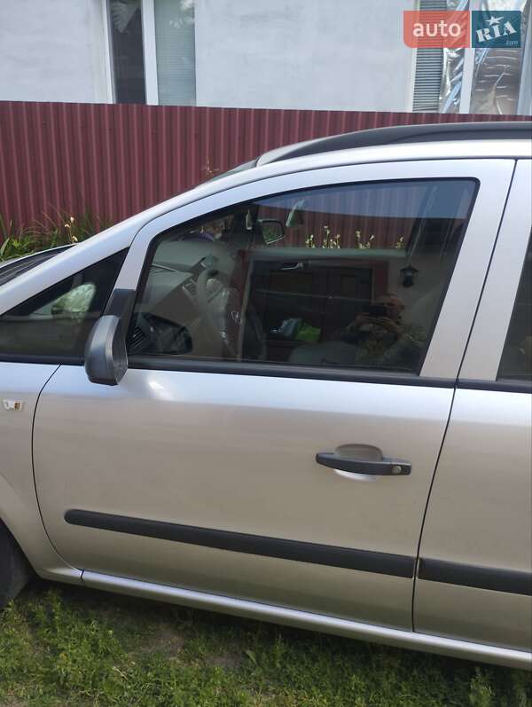 Мінівен Opel Zafira 2006 в Старокостянтинові