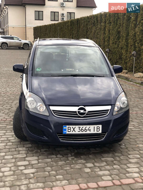 Минивэн Opel Zafira 2012 в 