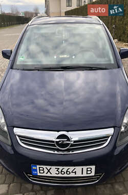 Минивэн Opel Zafira 2012 в 