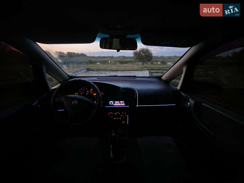 Мінівен Opel Zafira 2002 в Пирятині