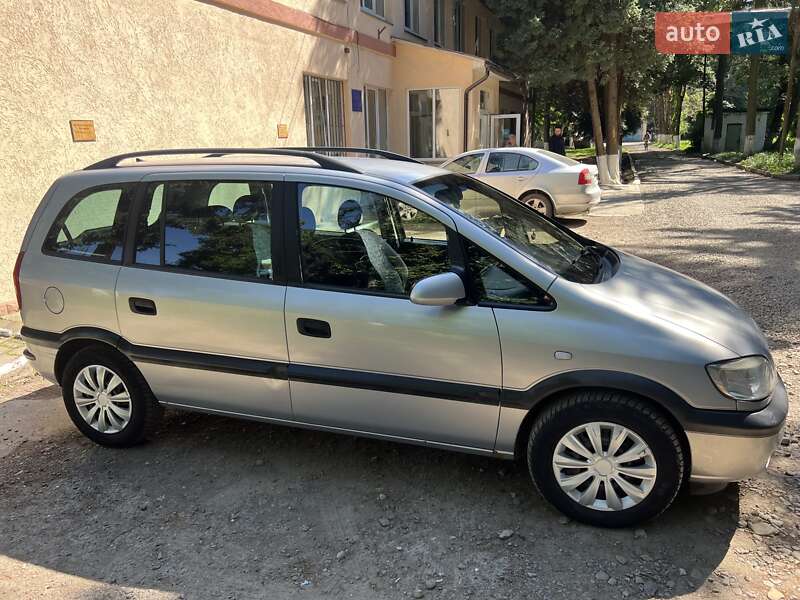 Минивэн Opel Zafira 2002 в Черновцах