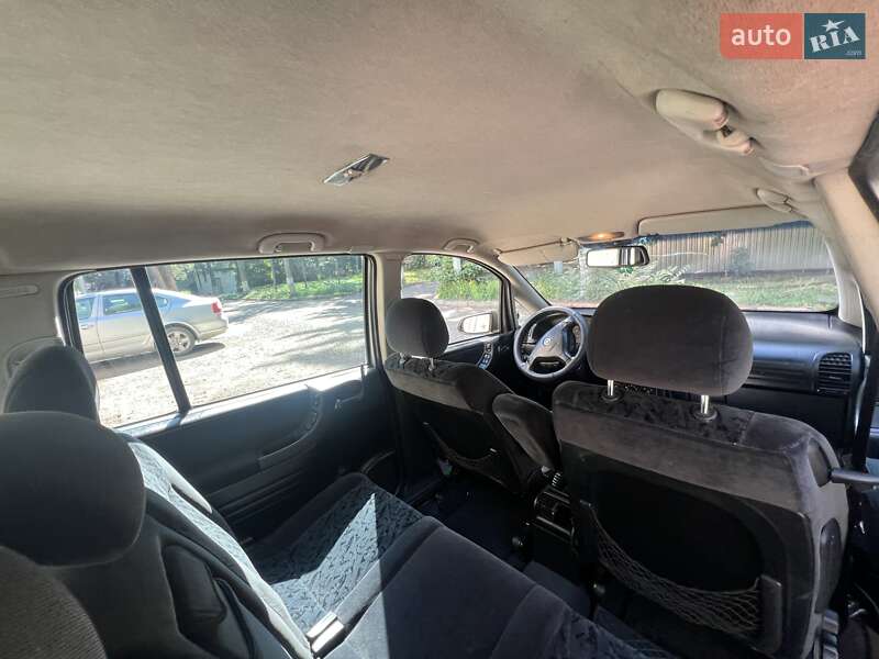 Минивэн Opel Zafira 2002 в Черновцах