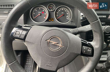 Мікровен Opel Zafira 2012 в 