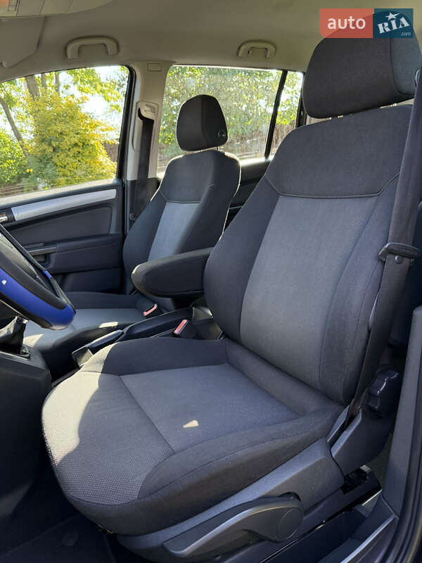 Минивэн Opel Zafira 2006 в Косове