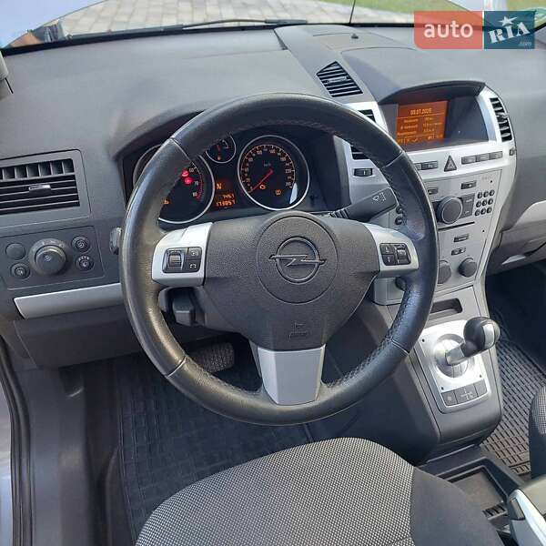 Минивэн Opel Zafira 2009 в Ахтырке