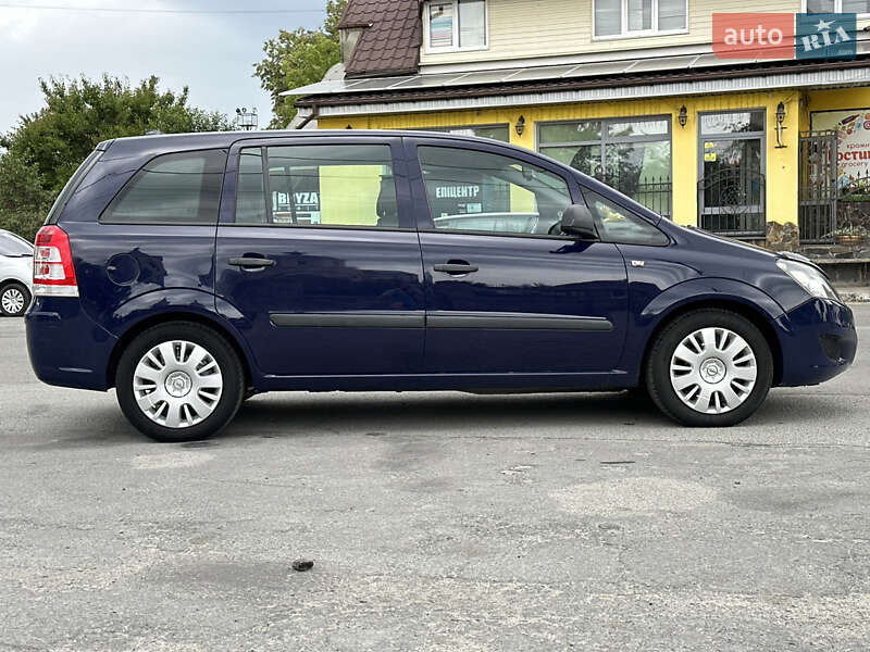 Минивэн Opel Zafira 2011 в Звягеле